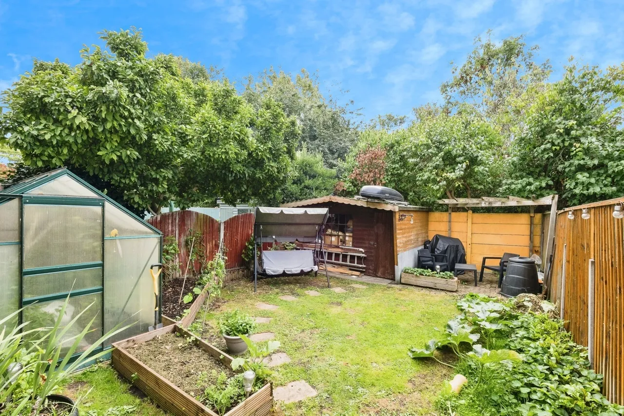 Lonsdale Avenue, East Ham, London, E6, photo 4