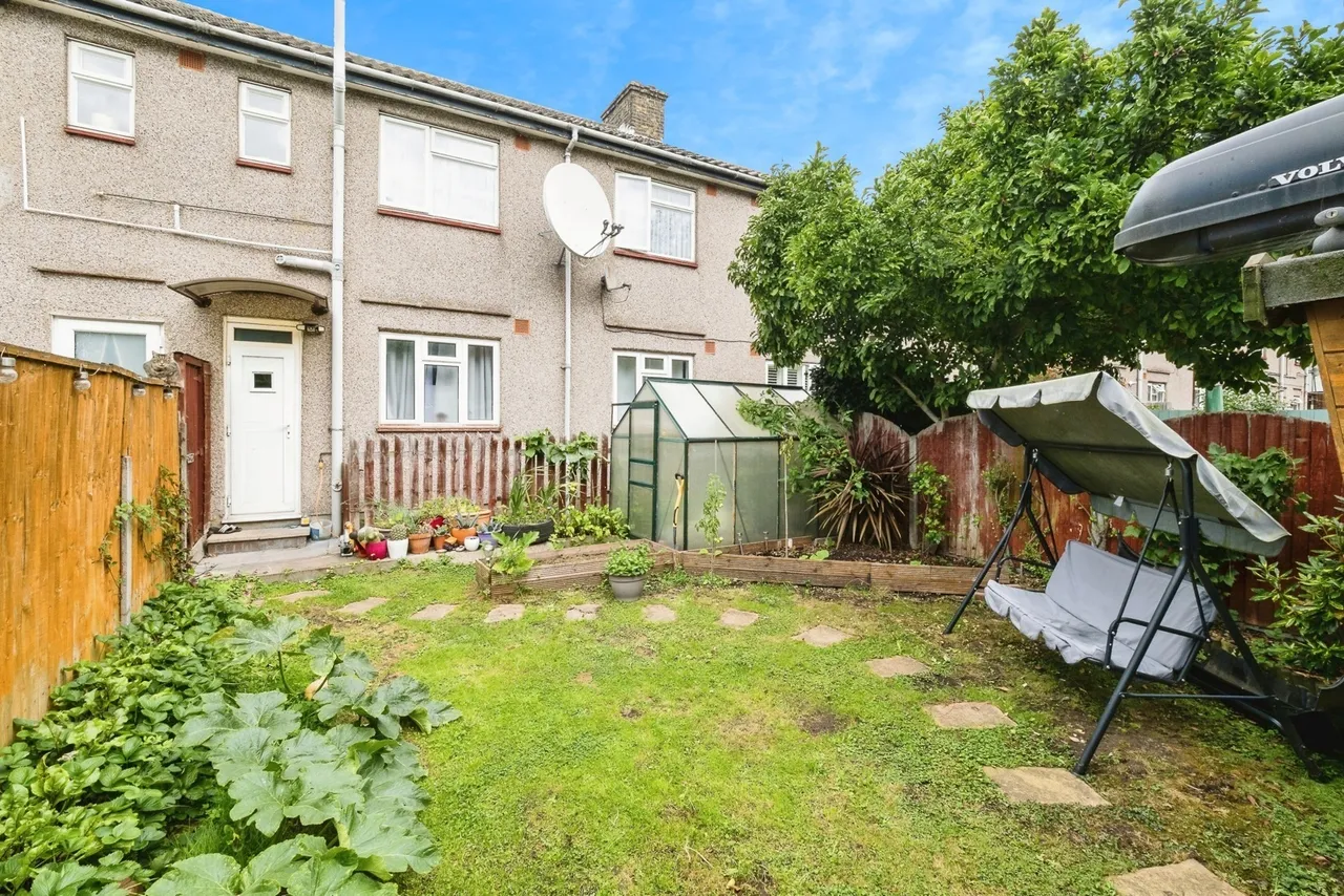 Lonsdale Avenue, East Ham, London, E6, photo 16