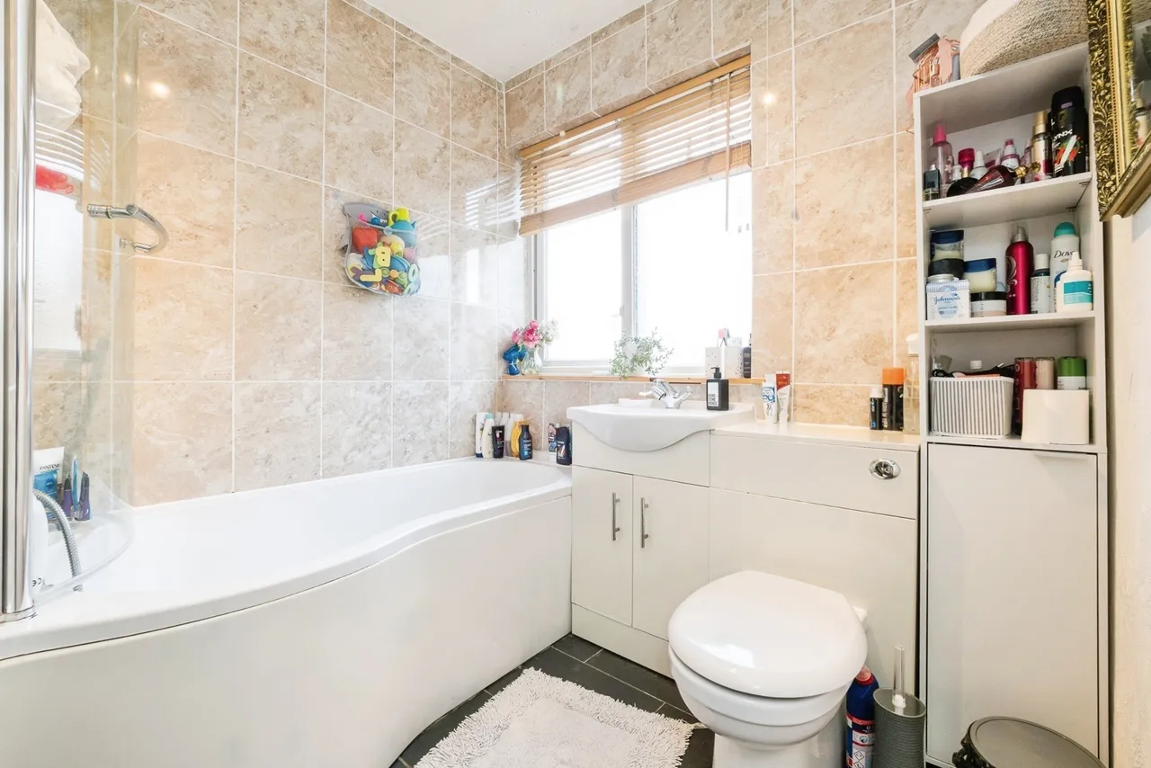Lonsdale Avenue, East Ham, London, E6, photo 8