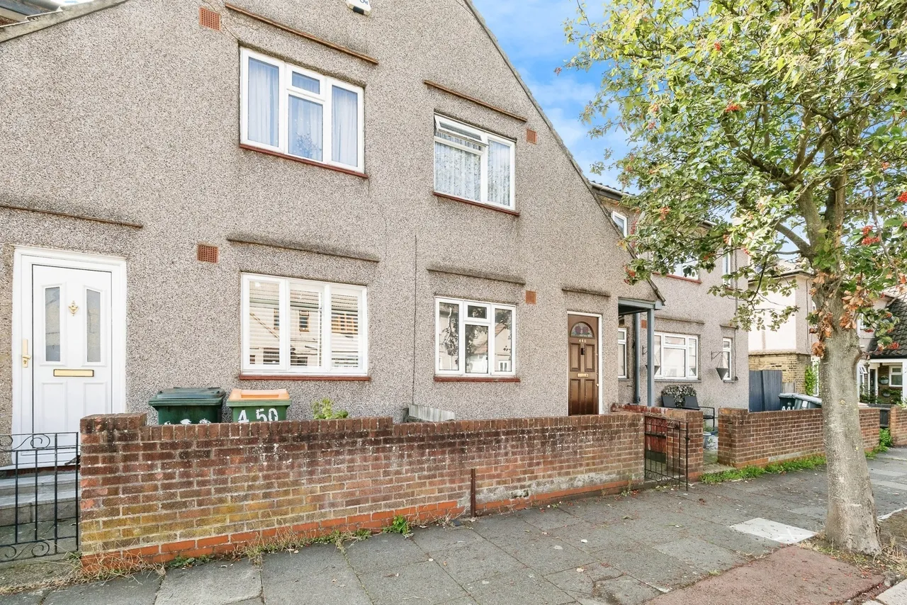 3 bed flat for sale — Lonsdale Avenue, East Ham, London, E6