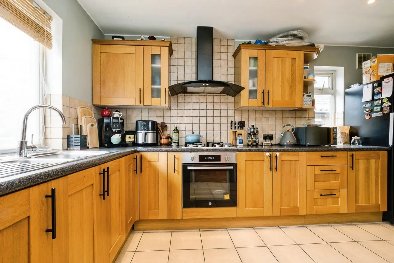 Lonsdale Avenue, East Ham, London, E6, photo 11