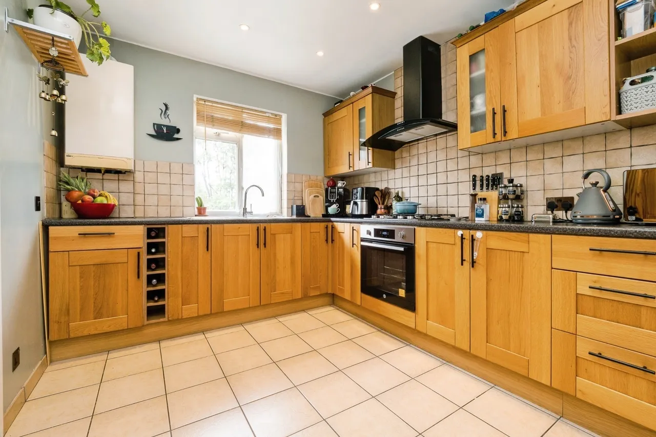 Lonsdale Avenue, East Ham, London, E6, photo 3