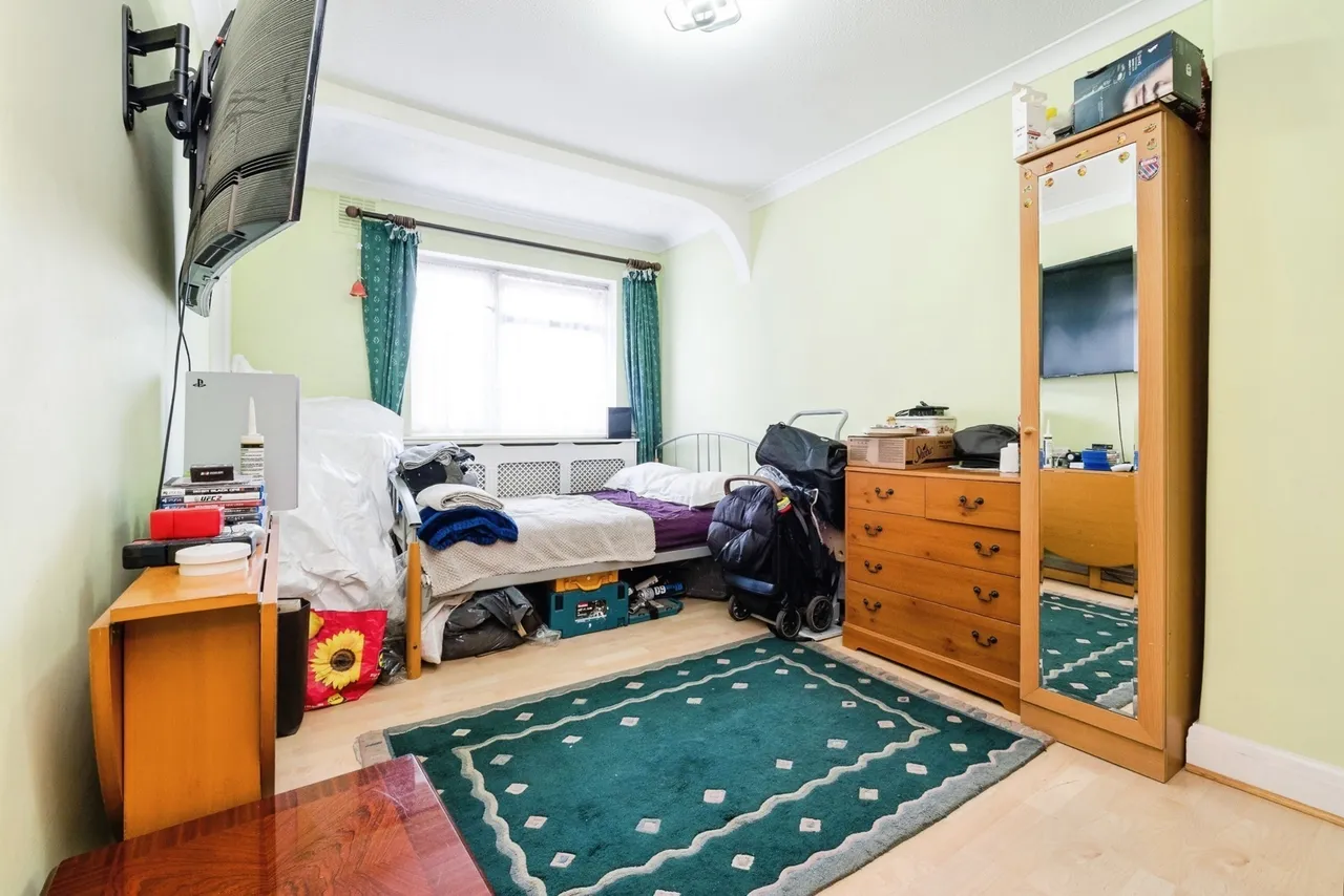 Lonsdale Avenue, East Ham, London, E6, photo 7
