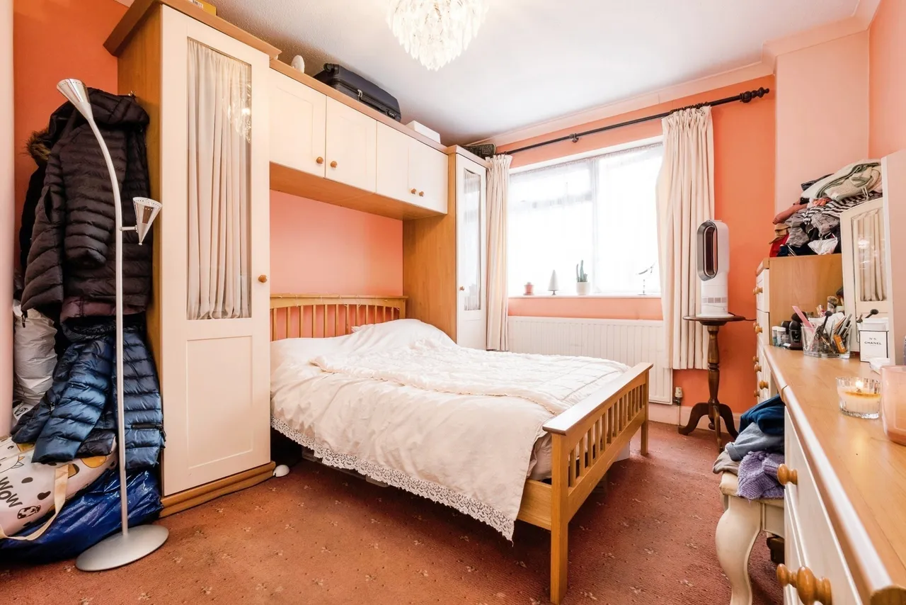 Lonsdale Avenue, East Ham, London, E6, photo 5