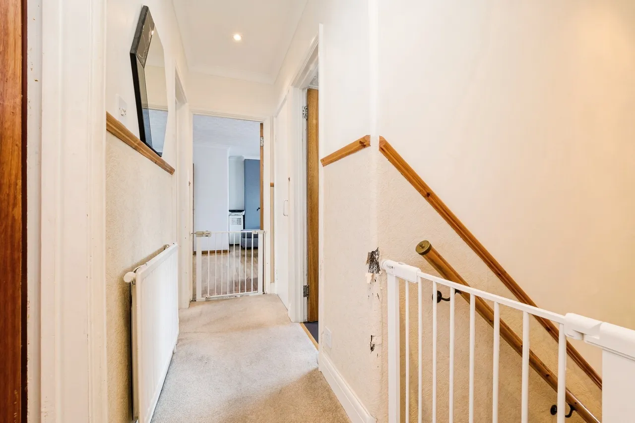 Lonsdale Avenue, East Ham, London, E6, photo 14
