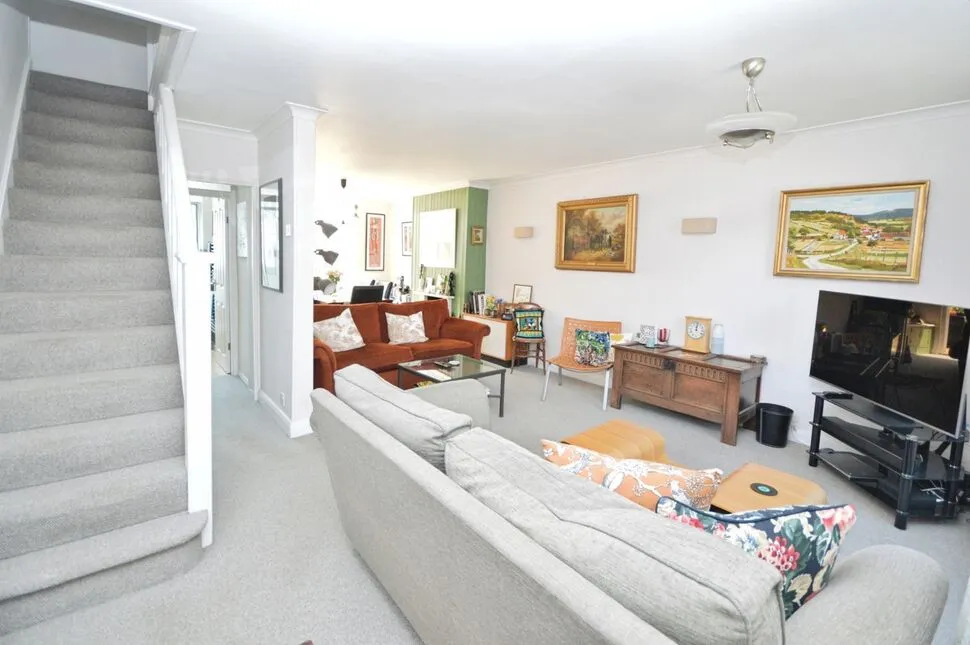 Lyndhurst Avenue, Whitton, Twickenham, TW2, photo 2