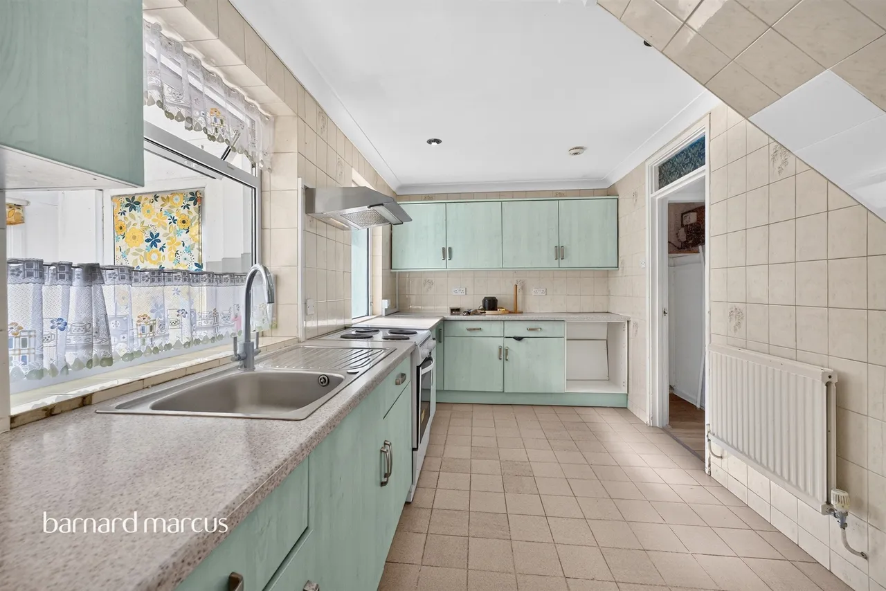 Aitken Road, Barnet, EN5, photo 2