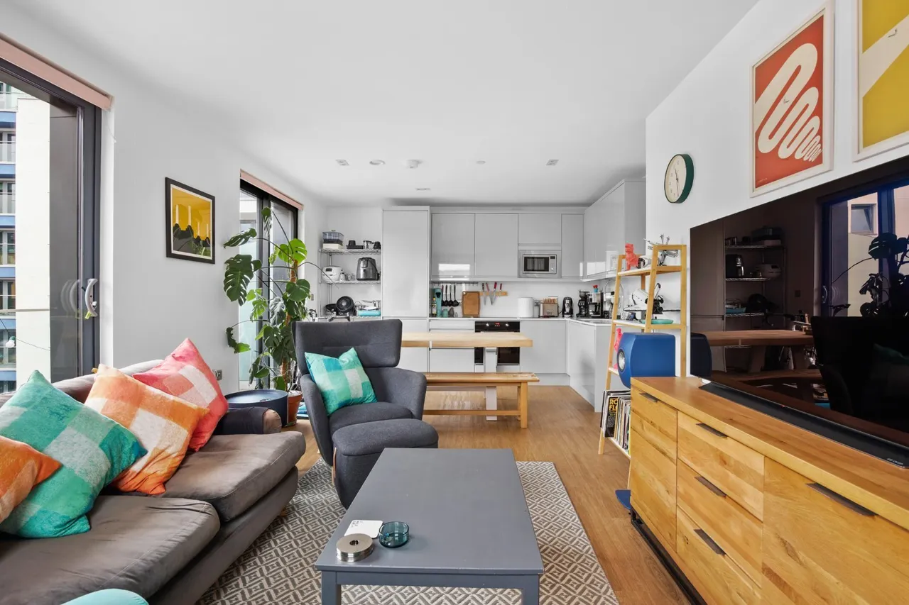 2 bed flat for sale, Red Lion Square, London, SW18