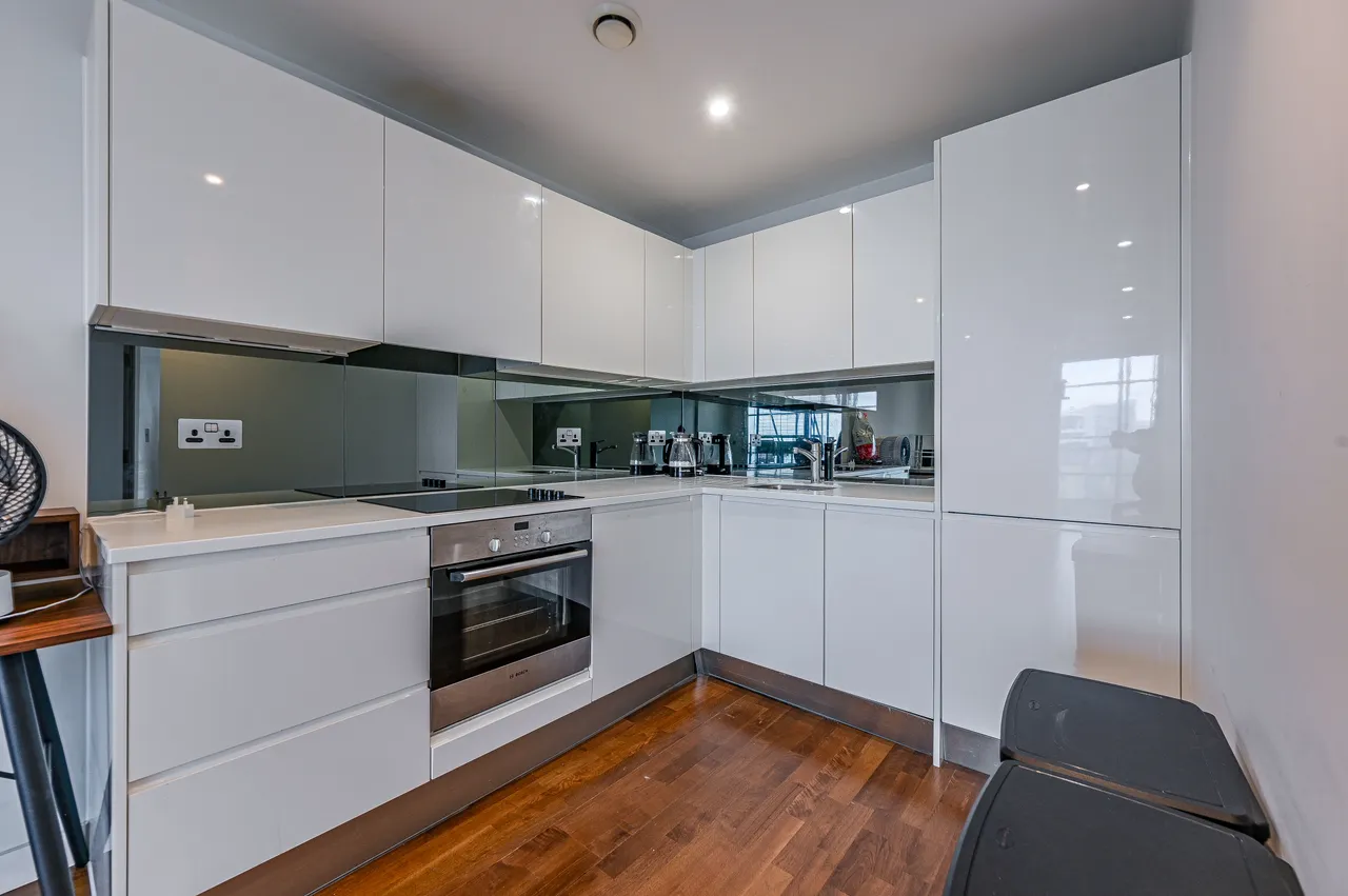 47 Knights Tower, 14 Wharf Street, London, photo 8