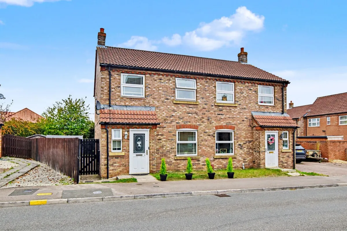 3 bed house for sale, Ploughmans Lane, Carlton Boulevard