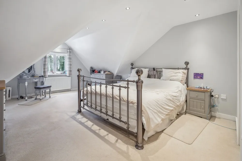 Daws Hill Lane, High Wycombe, HP11, photo 5