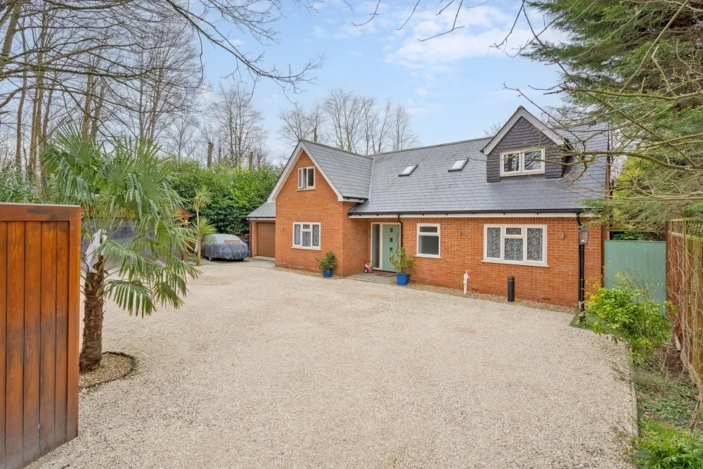 4 bed house for sale — Daws Hill Lane, High Wycombe, HP11