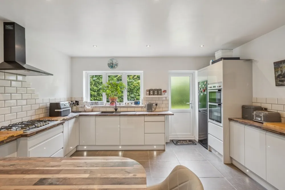 Daws Hill Lane, High Wycombe, HP11, photo 8