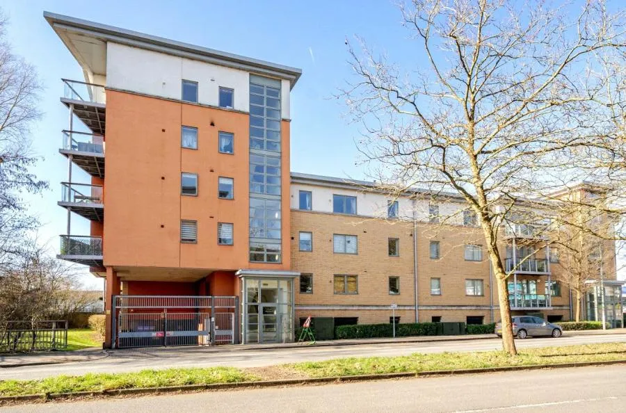 2 bed flat to rent, Ryemead Boulevard, High Wycombe, HP11