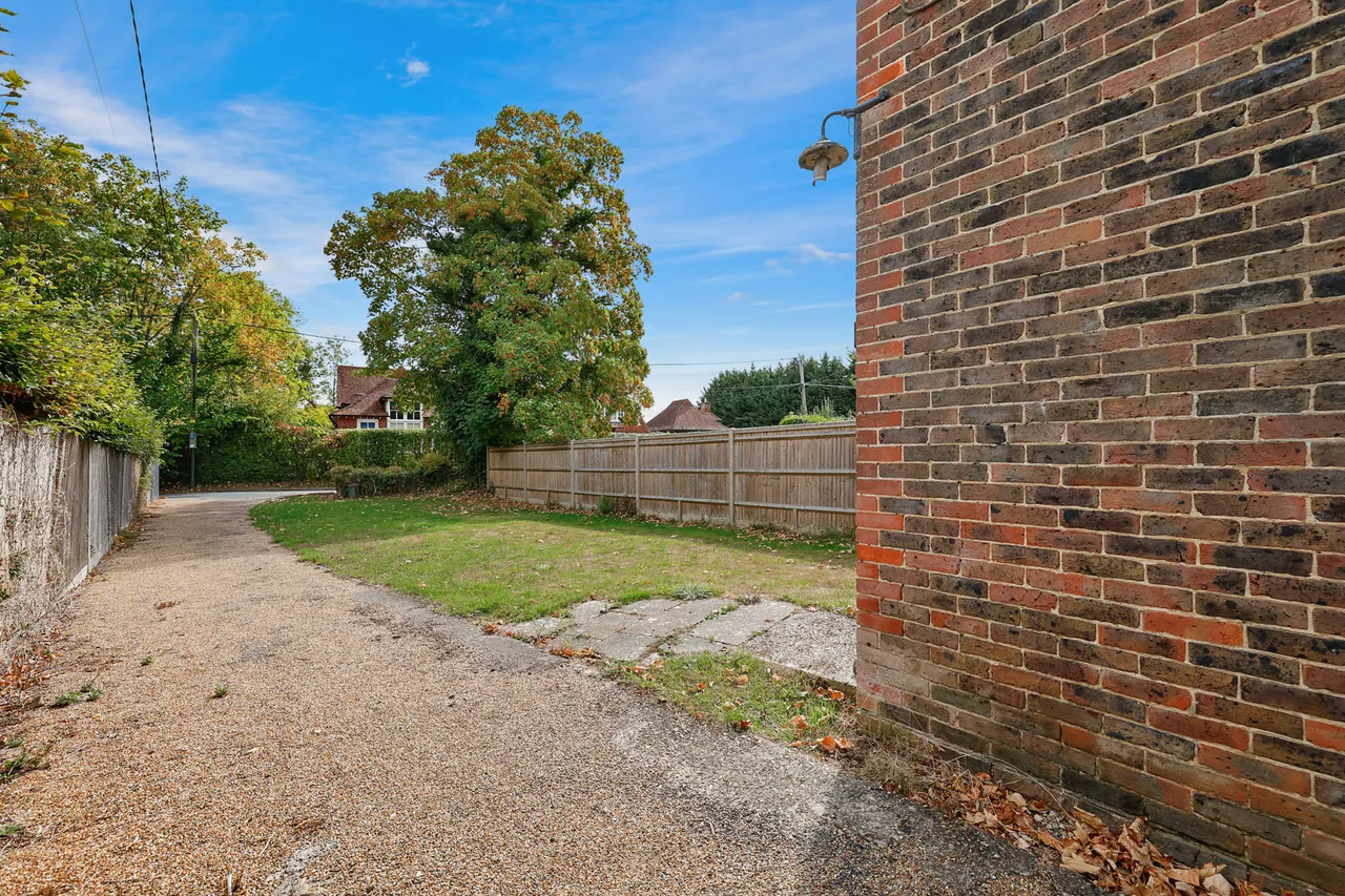 Swan Lane, Charlwood, RH6, photo 10