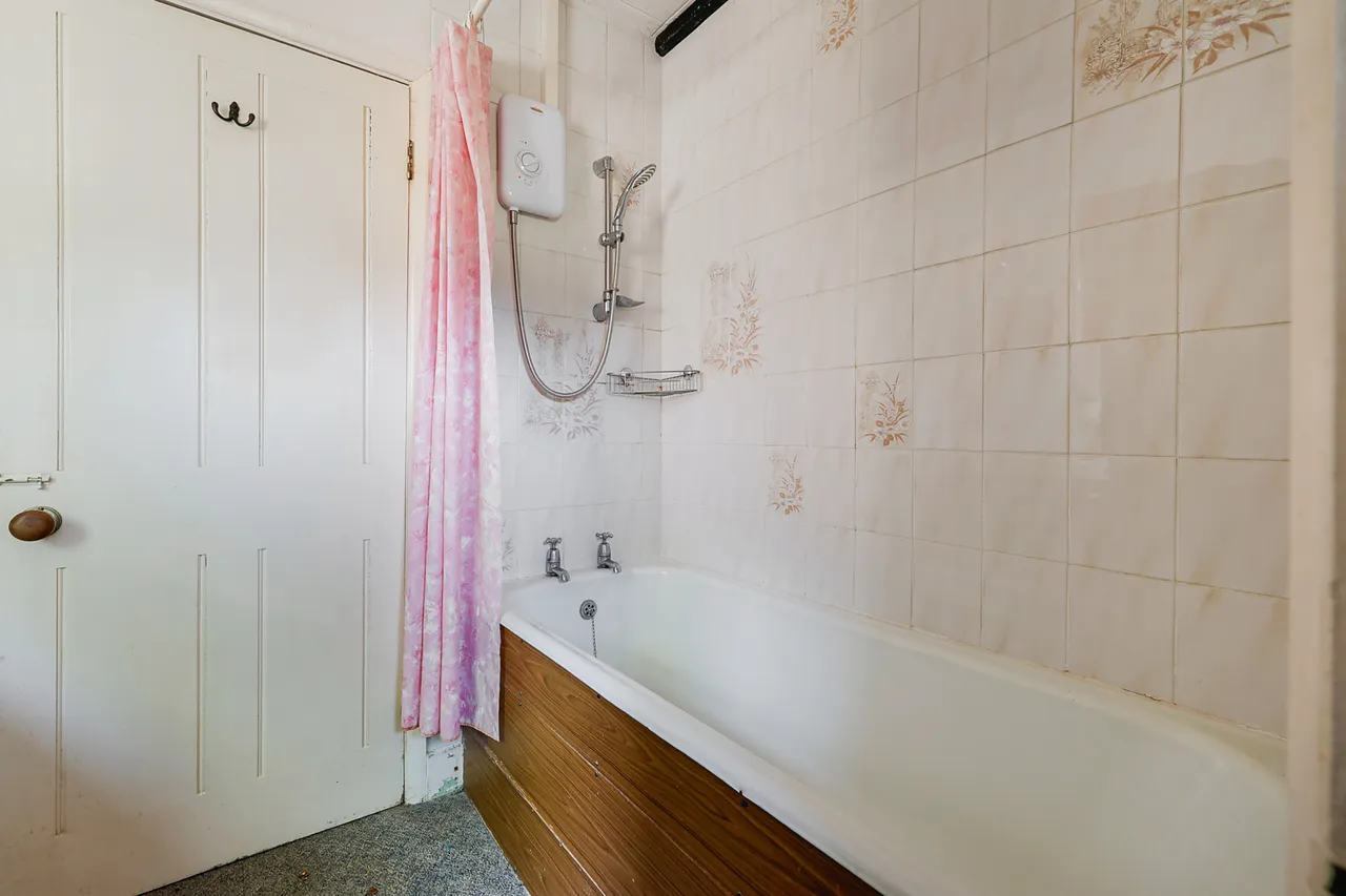 Swan Lane, Charlwood, RH6, photo 6