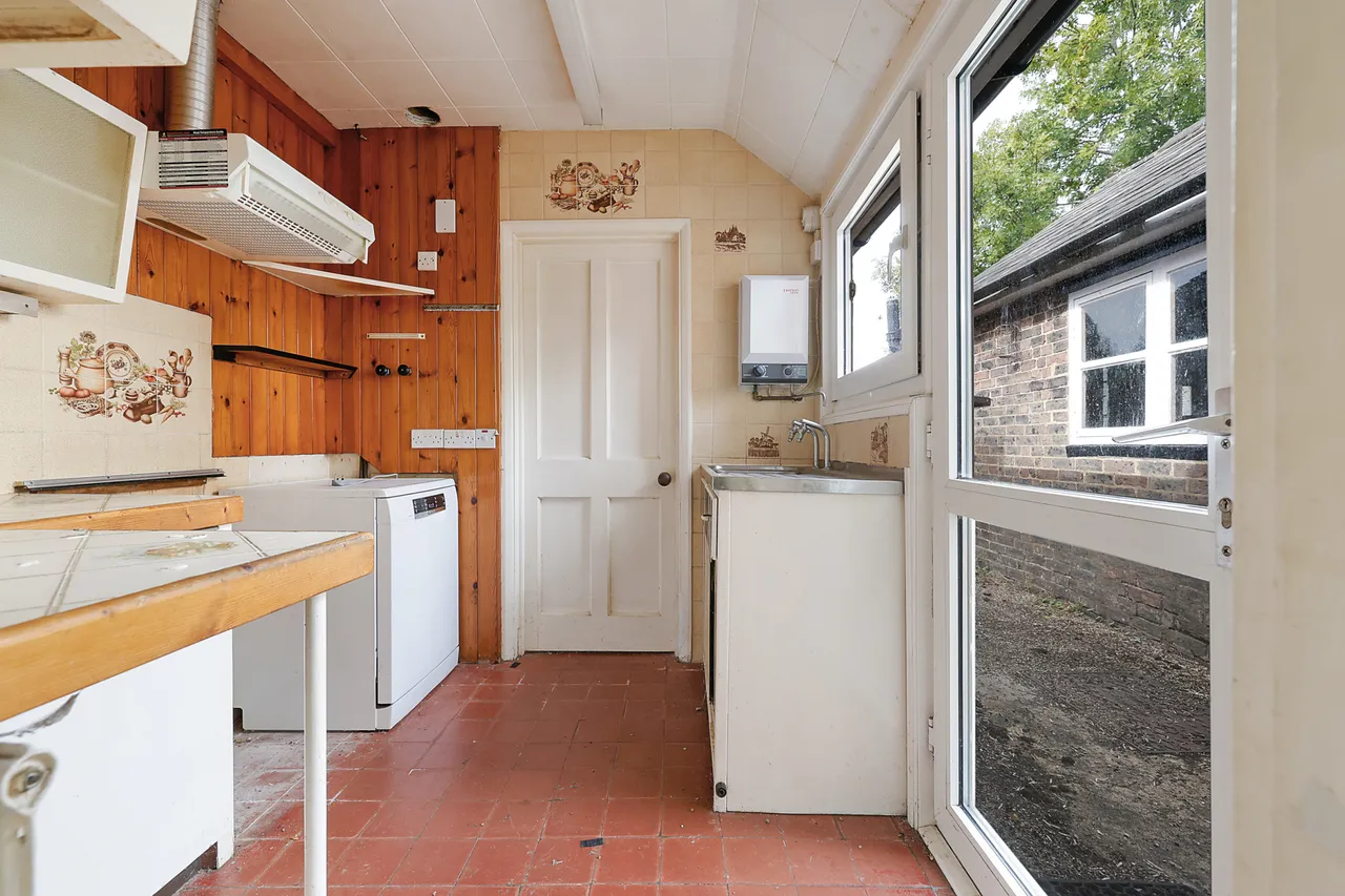 Swan Lane, Charlwood, RH6, photo 7