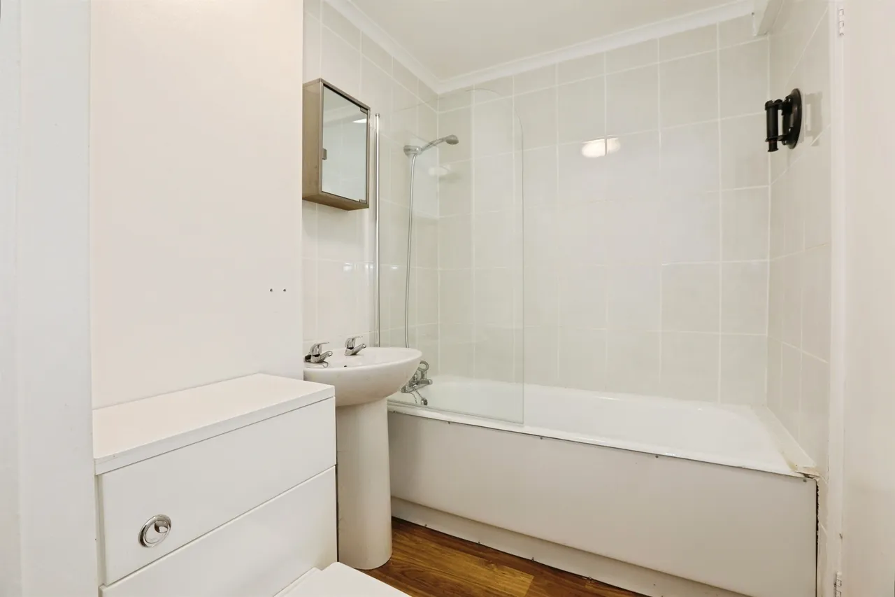 South Holmes Road, Horsham, RH13, photo 10