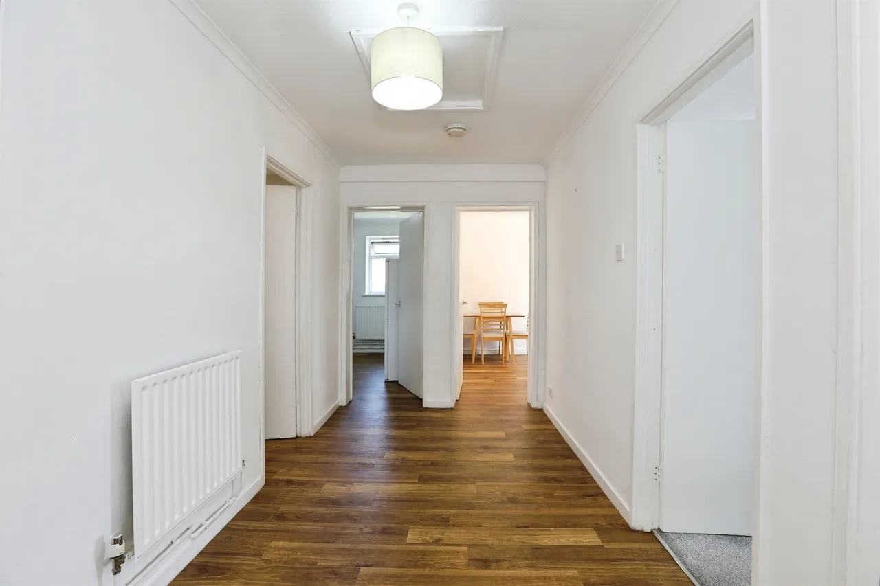 South Holmes Road, Horsham, RH13, photo 4