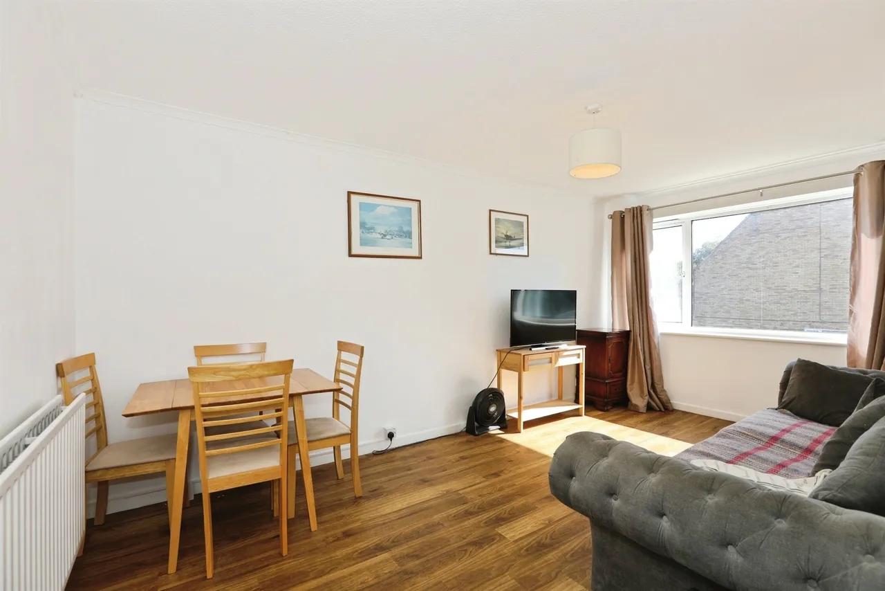 South Holmes Road, Horsham, RH13, photo 2