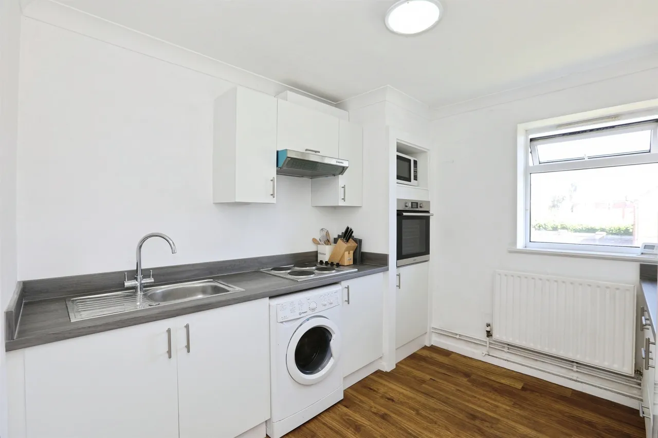 South Holmes Road, Horsham, RH13, photo 5