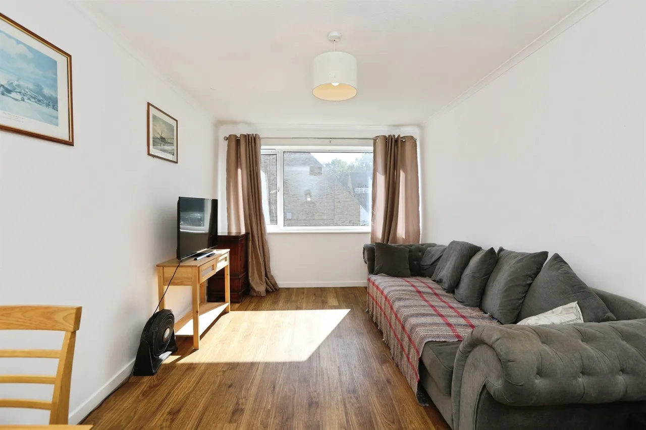 South Holmes Road, Horsham, RH13, photo 3