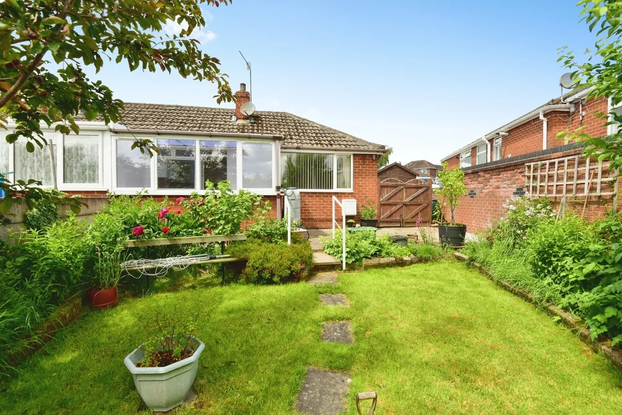 Midhurst Close, Packmoor, Stoke-on-Trent, Staffordshire, ST7, photo 18
