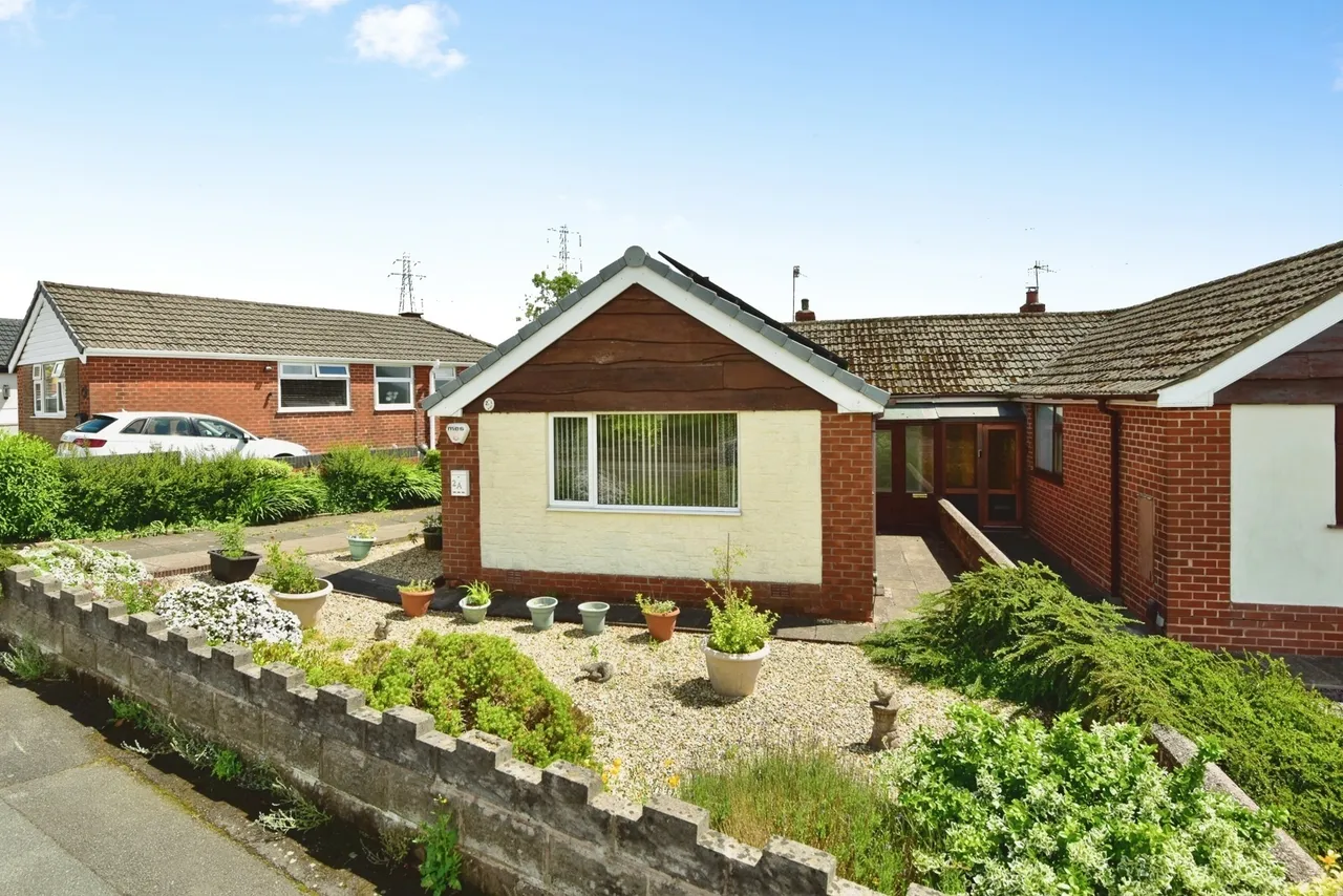Midhurst Close, Packmoor, Stoke-on-Trent, Staffordshire, ST7, photo 19