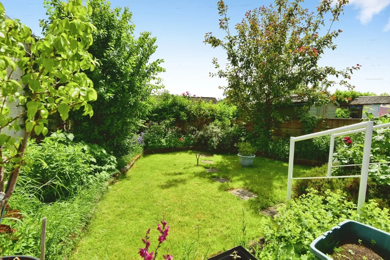 Midhurst Close, Packmoor, Stoke-on-Trent, Staffordshire, ST7, photo 9