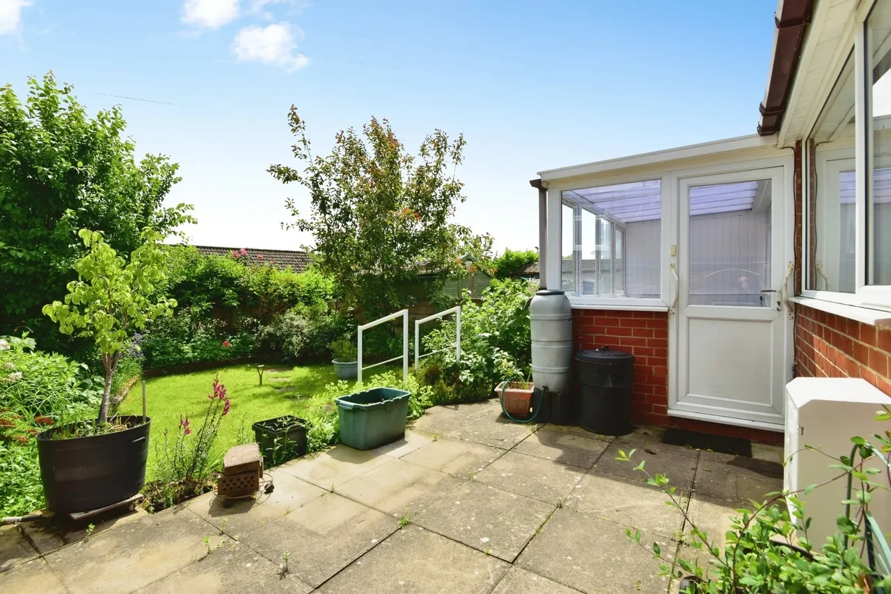 Midhurst Close, Packmoor, Stoke-on-Trent, Staffordshire, ST7, photo 8