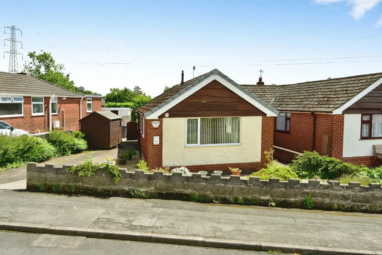 2 bed house for sale — Midhurst Close, Packmoor, Stoke-on-Trent, Staffordshire, ST7