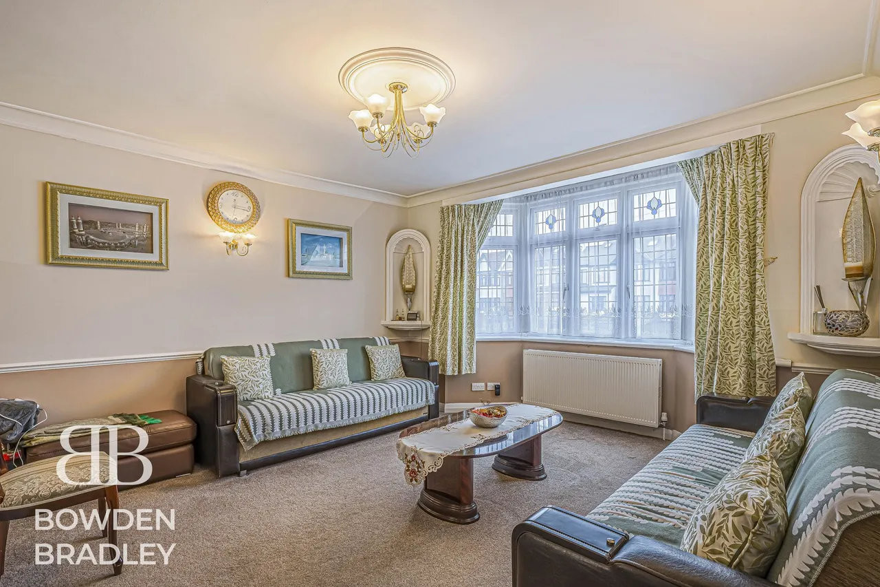 Clayhall Avenue, Clayhall, IG5, photo 2
