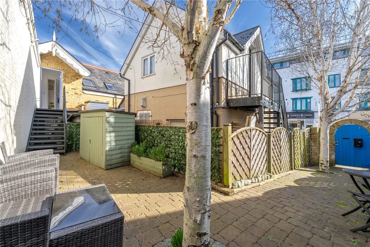 1 bed flat to rent — Tower Road, Strawberry Hill, TW1 4PP