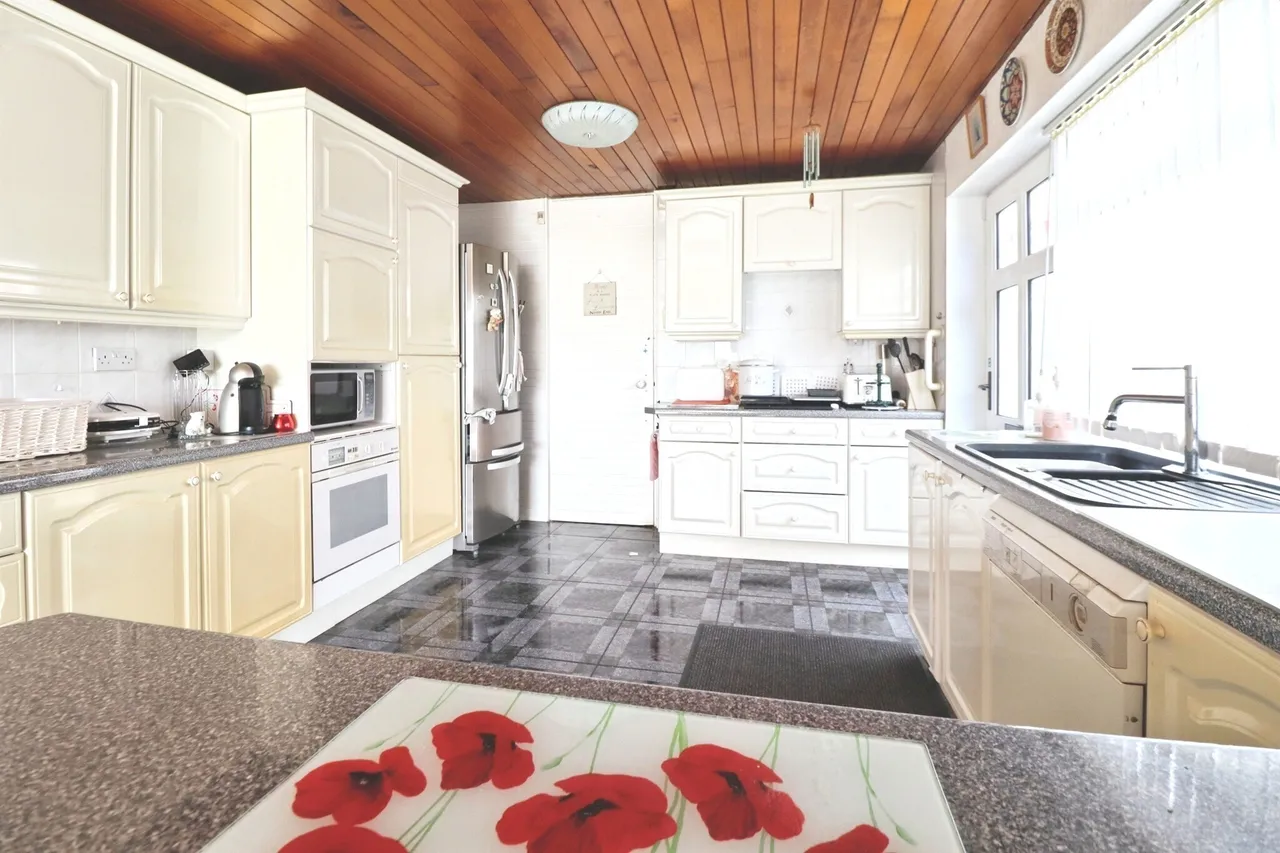 Lynmouth Drive, Penarth, CF64, photo 9