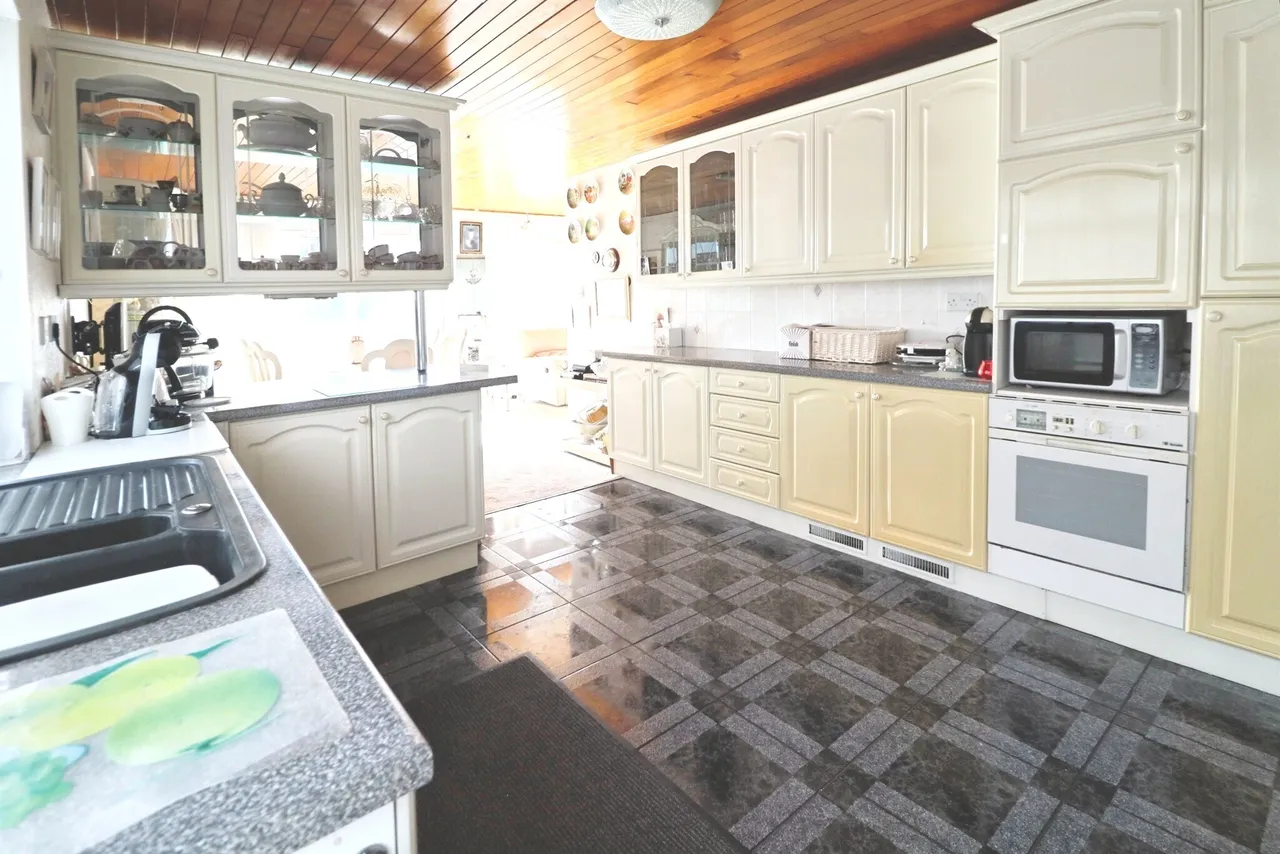 Lynmouth Drive, Penarth, CF64, photo 10
