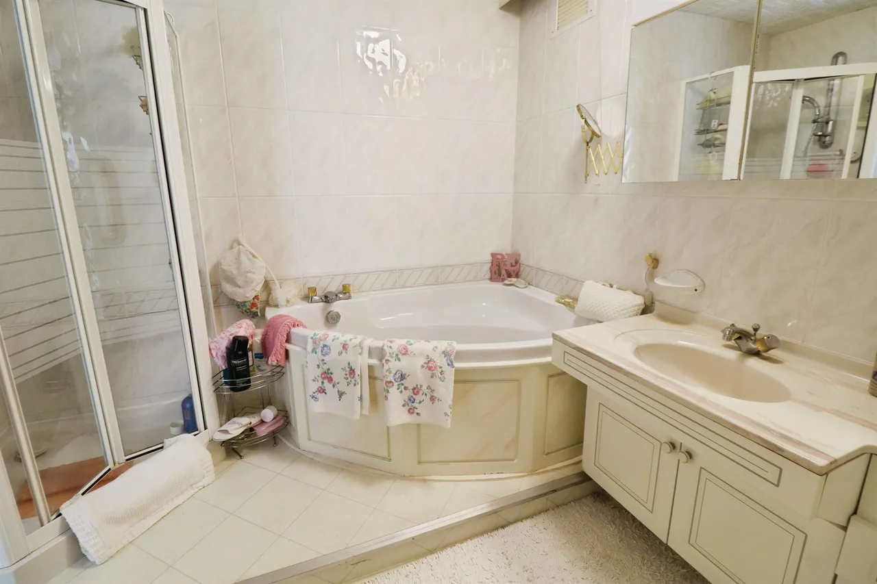 Lynmouth Drive, Penarth, CF64, photo 19