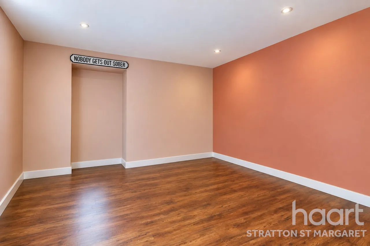 High Street, Swindon, SN1, photo 5