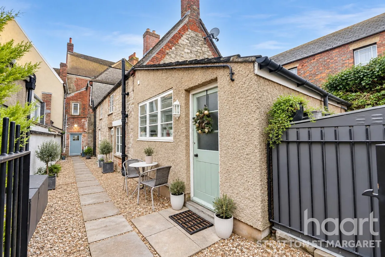 2 bed house for sale, High Street, Swindon, SN1