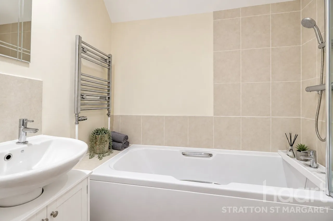 High Street, Swindon, SN1, photo 9