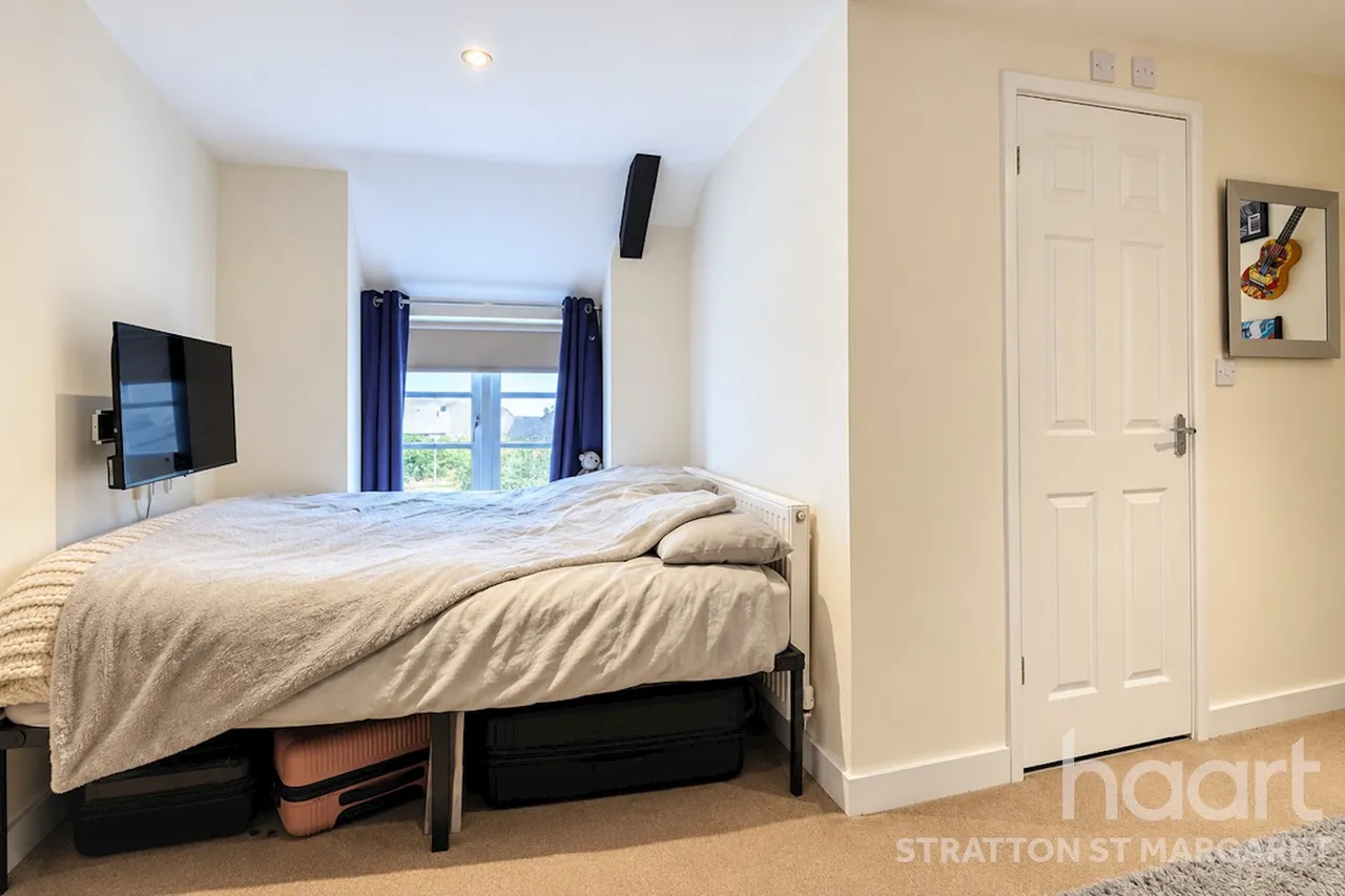 High Street, Swindon, SN1, photo 8