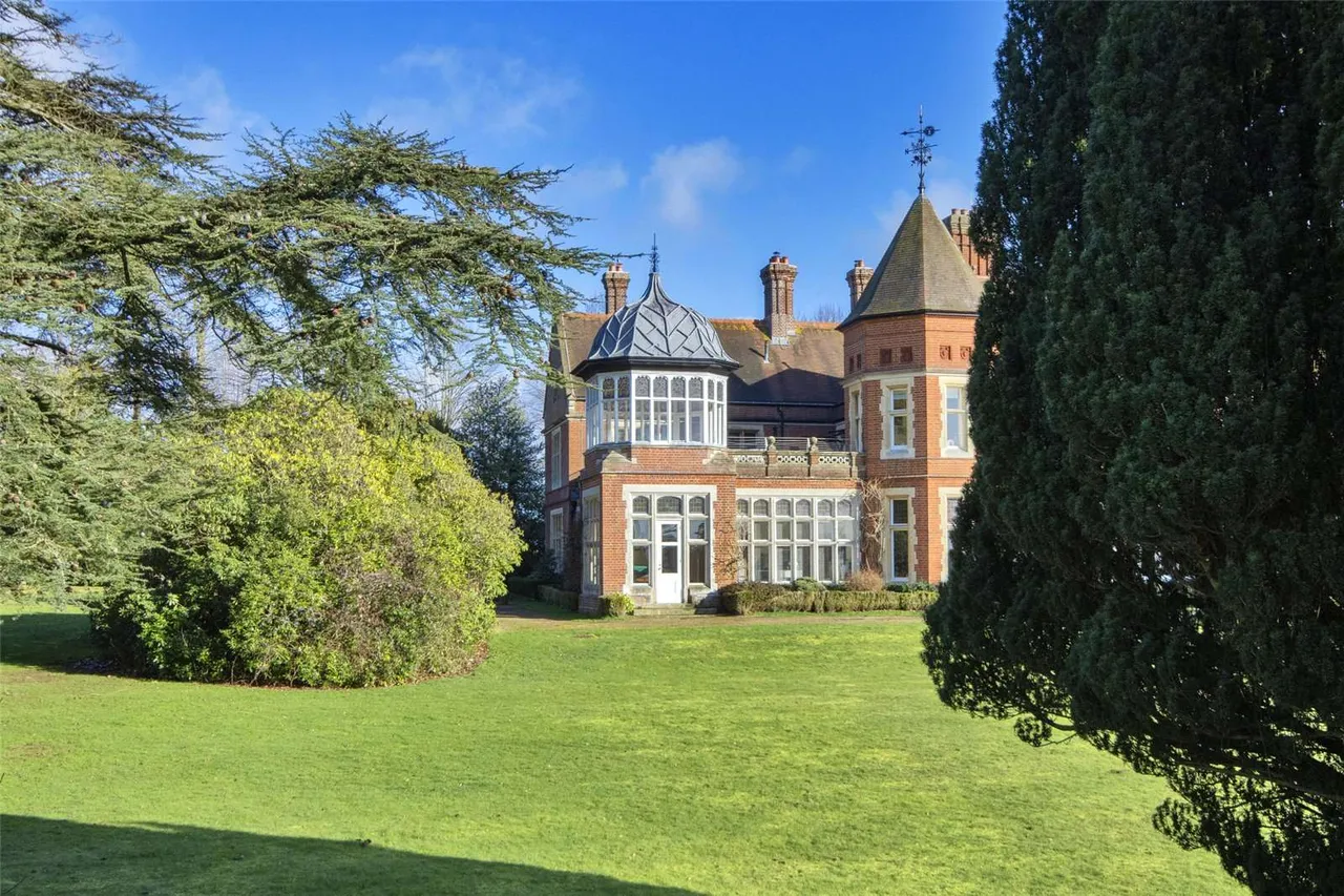 2 bed flat for sale — North Frith Park, Hadlow, Tonbridge, Kent, TN11 9QW