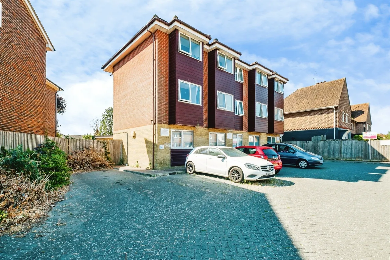 2 bed flat for sale, Tower Road, Lancing, BN15