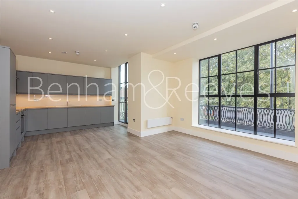 2 bed flat to rent, Carlyle Road, Ealing, W5