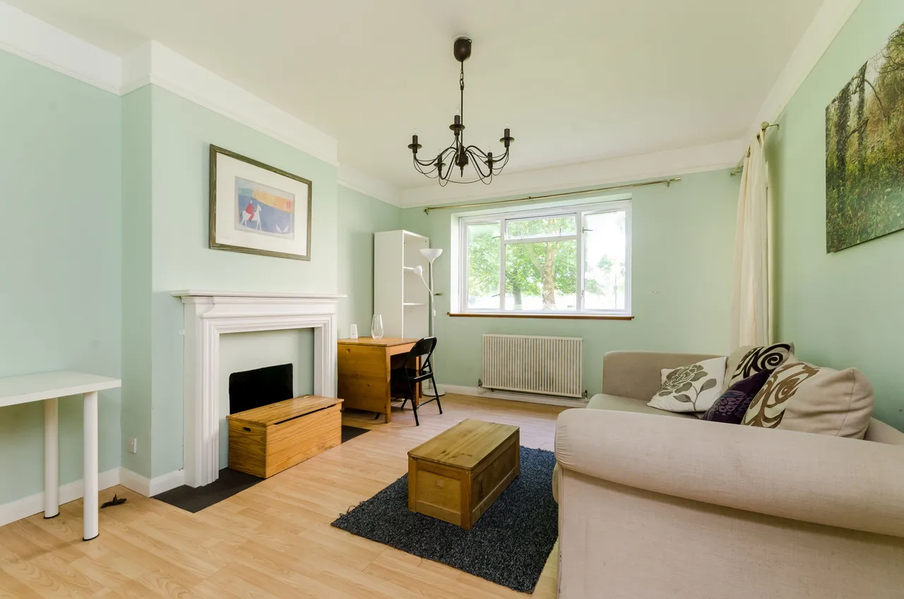 3 bed flat for sale — 231 Sulivan Court, Broomhouse Lane, London