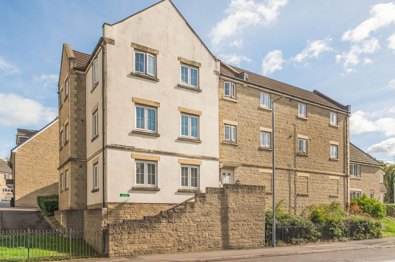 2 bed flat for sale, New Road, Frome, BA11