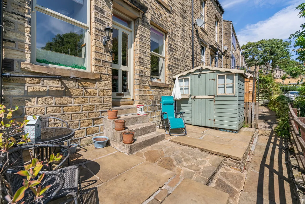 3 bed house for sale, Victoria Terrace, Millbank, HX6