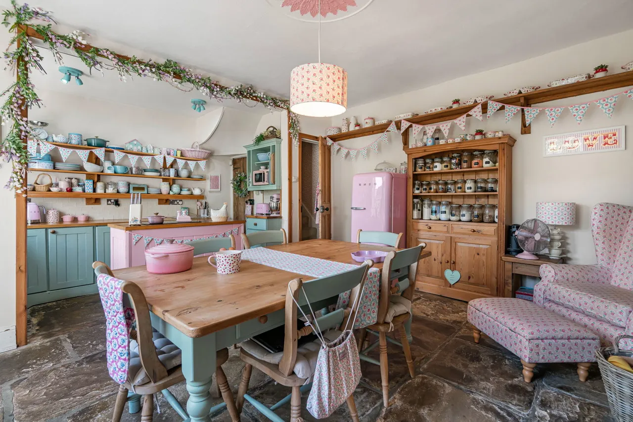 Victoria Terrace, Millbank, HX6, photo 7