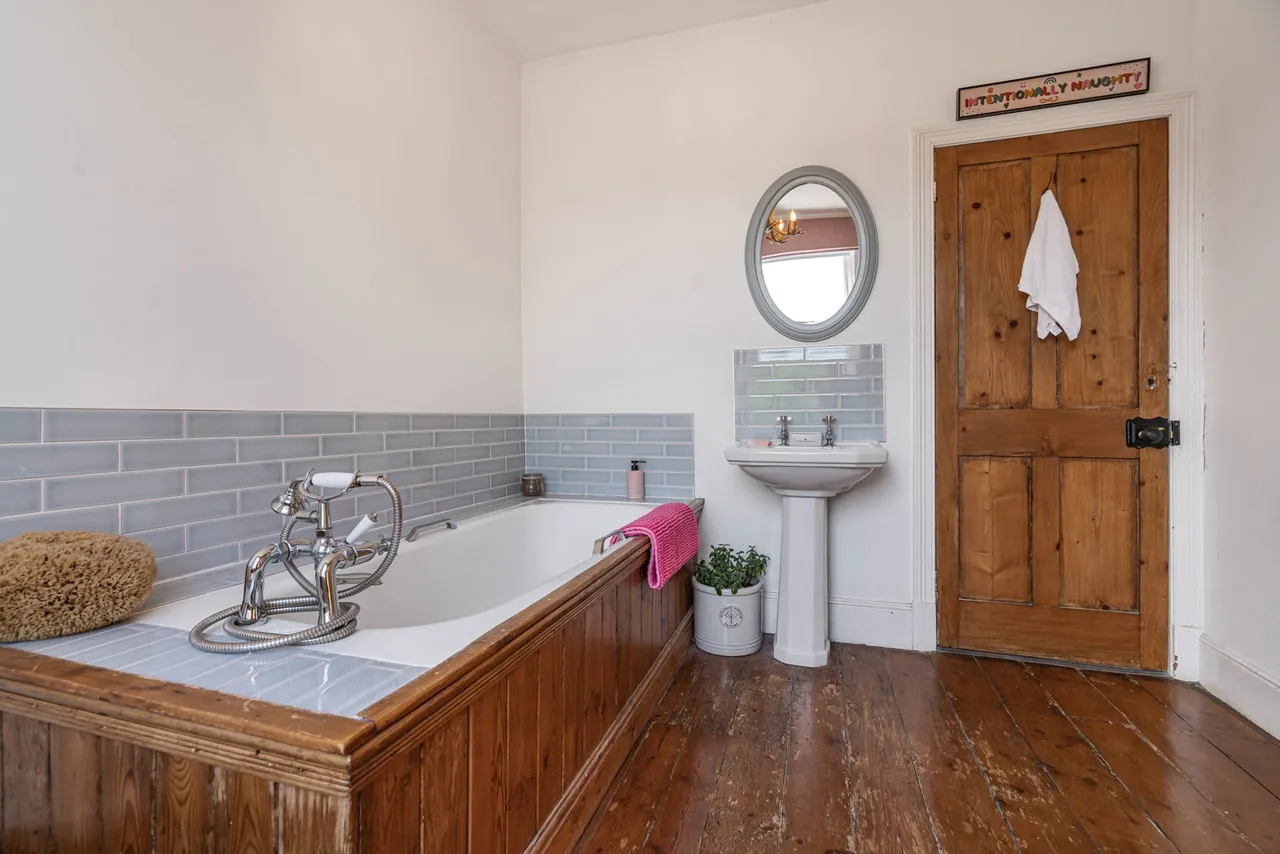 Victoria Terrace, Millbank, HX6, photo 21