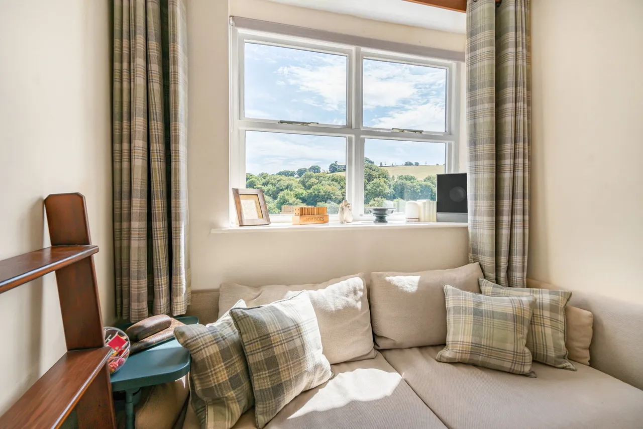 Victoria Terrace, Millbank, HX6, photo 25