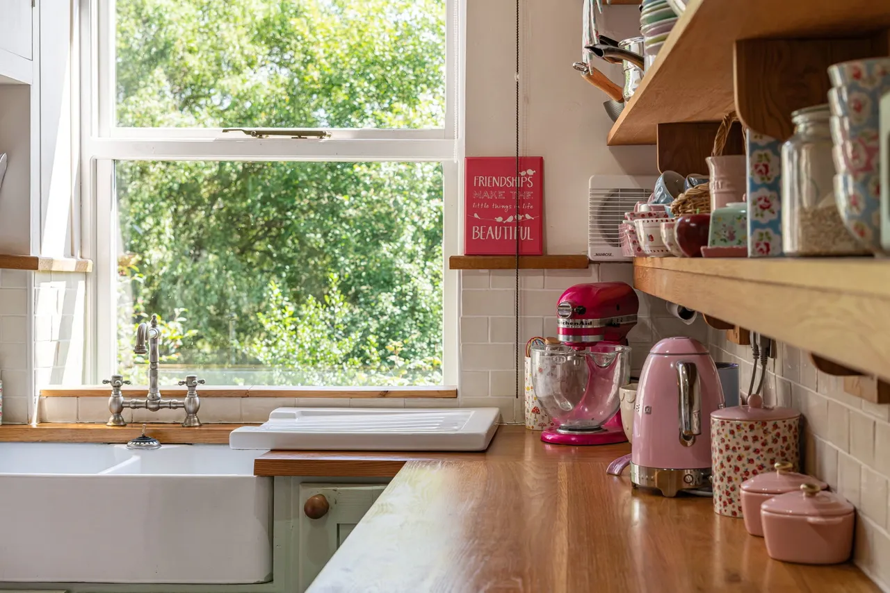 Victoria Terrace, Millbank, HX6, photo 13